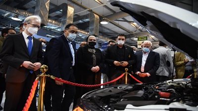 رئيس الوزراء يتفقد مصنع 