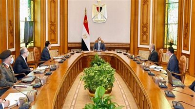 الرئيس السيسي يعقد إجتماعاً لمتابعة المشروعات القومية لشركة 