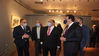وزير التعليم العالي يتفقد المتحف الفني المعاصر بجامعة حلوان