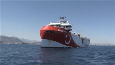 القوات البحرية الألمانية تجرى عملية تفتيش لسفينة تركية فى شرق المتوسط