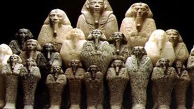 الآثار تفحص تماثيل قبل شحنها للخارج وتكشف عدم أثريتها