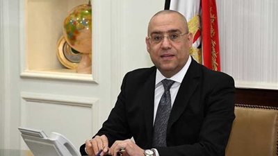 وزير الإسكان يتابع موقف تنفيذ وحدات 