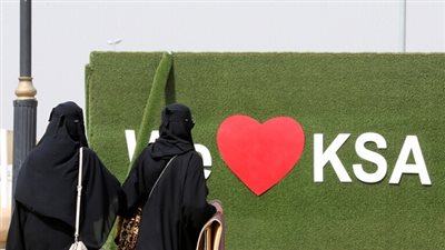 السعودية تصدر توضيحا بشأن موعد رفع القيود عن السفر