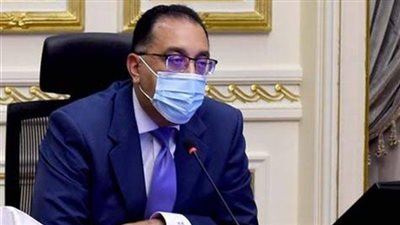 رئيس الوزراء: تنفيذ مشروع تبطين الترع بالقرى ومجمع صناعى حرفى لخدمة الأهالى