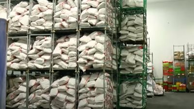 ضبط أطنان أغذية فاسدة ومجهولة المصدر.. فيديو