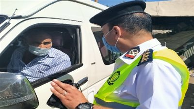 الداخلية: اتخاذ الإجراءات القانونية تجاه 5616 سائق لعدم ارتداء الكمامة