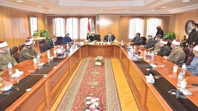 وزير الأوقاف ومحافظ أسيوط يعقدان لقاءًا موسعًا مع أئمة الأوقاف لبحث جهود الوزارة في الارتقاء بالدعوة