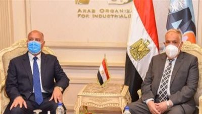 وزير النقل ورئيس العربية للتصنيع يبحثان مشروع إعادة تأهيل 200 عربة درجة ثالثة