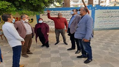 مدير تعليم السويس يتابع تجهيز مدارس المحافظة المستخدمة كمقرات إنتخابية