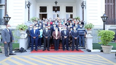 وزيرة الصحة تكرم العاملين بقطاع الطب العلاجي