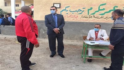  مدير تعليم السويس يتفقد مدرسة عمر مكرم الإعدادية 