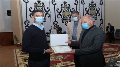 وزير النقل يُكرم أوائل شهادات الدبلومات الفنية للمدرسة الثانوية الصناعية بوردان