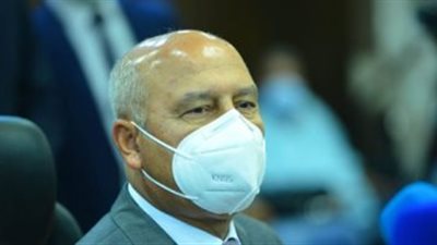 وزير النقل يتابع تنفيذ المشروع القومى لرصف الطرق المحلية بالمحافظات