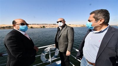 وزير الإسكان ومحافظ أسوان يتفقدان مشروعات الشريط النهرى السياحى بمدينة أسوان الجديدة