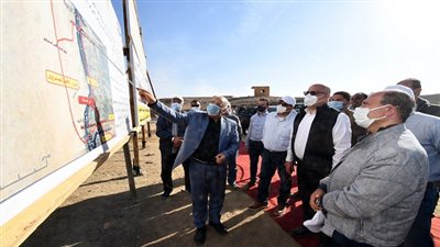 وزير الإسكان يختتم جولته الموسعة بأسوان بتفقد مشروع إنشاء الطريق الإقليمى الشرقى