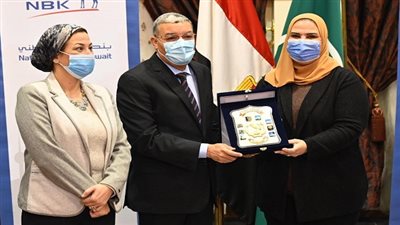 وزيرتا التضامن الاجتماعي والبيئة ومحافظ المنيا يفتتحون مشروع إنشاء ٦٠ وحدة بيوجاز منزلي 