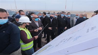 وزير النقل يتابع أعمال التطوير والمشروعات الجاري تنفيذها بميناء سفاجا البحري 