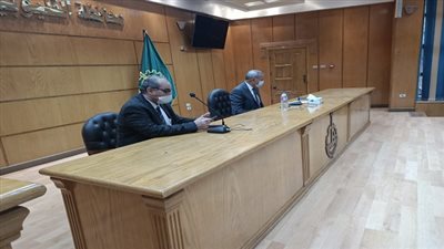 محافظ القليوبية يناقش إستعدادات المحافظة للموجة الثانية لمواجهة فيروس كورونا
