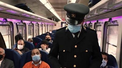 بالفيديو.. الداخلية تحظر استقلال المواطنين وسائل النقل الجماعى دون كمامة 