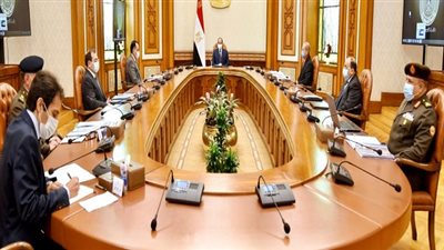 السيسي يوجه بالتوسع في محطات الوقود لتموين السيارات بالغاز الطبيعي 