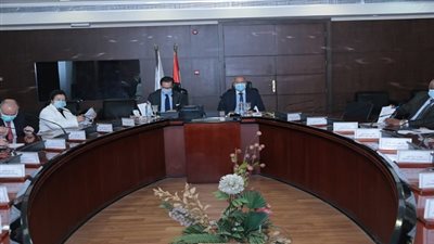 وزير النقل يبحث مع السفير الفرنسي بالقاهرة التعاون في مجال انشاء خطوط سكك حديدية جديدة