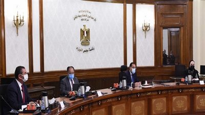 مدبولي: اجتماع شهري لمتابعة موقف مبادرة إحلال السيارات المتقادمة للعمل بالغاز الطبيعي