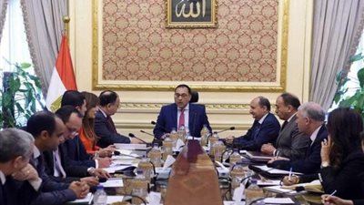 رئيس الوزراء: 500 مليار جنيه حجم الاستثمارات فى قطاع الكهرباء