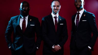 نجوم الأهلي يتأنقون في جلسة تصوير بالملابس الرسمية 