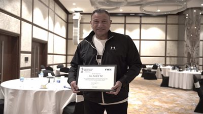 الأهلي يتسلم شهادة المشاركة في كأس العالم للأندية