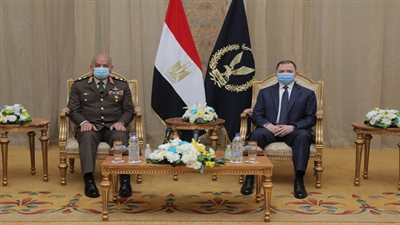 وزير الدفاع ورئيس الأركان يهنئان وزير الداخلية بعيد الشرطة