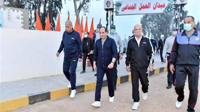 الرئيس يتفقد الأنشطة التدريبية للطلبة الجدد بالكلية الحربية 