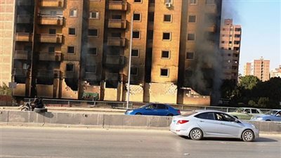 النيابة تكلف بهدم عقار فيصل المحترق كليا