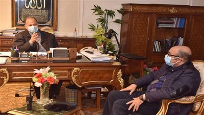 محافظ أسيوط يلتقي وكيل وزارة الصحة للاطمئنان على جاهزية المستشفيات 