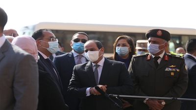 الرئيس يتفقد تطوير منطقة عزبة الهجانة بحضور مدبولى