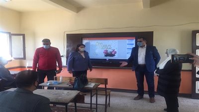  مدير تعليم السويس يشهد ورشة عمل لتنمية القدرات المهنية لمدرسي اللغة الفرنسية 