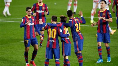 قبل مواجهة باريس سان جيرمان.. أزمة نحس تواجه برشلونة 