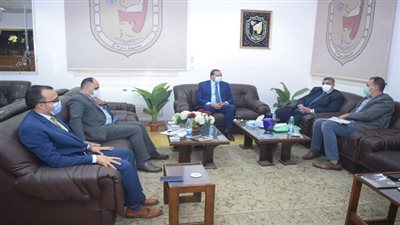 جامعة سوهاج ووزارة البيئة تبحثان آليات التعاون لتنفيذ وحدات البيوجاز المولدة للطاقة 