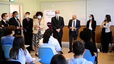 حكومة فرنسا تعزز تدابير الوقاية من كورونا فى المدارس
