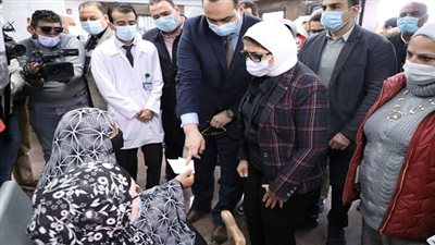 وزيرة الصحة تتفقد وحدة طب أسرة 