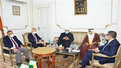 وزير الأوقاف يستقبل رئيس البرلمان العربي ووفدًا رفيع المستوى من البرلمان الدولي