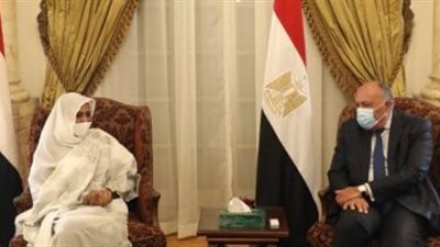 شكرى يستقبل وزيرة خارجية السودان فى قصر التحرير 