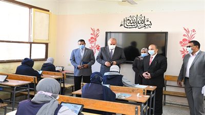 الداودي يتفقد امتحانات المرحلتين الاعدادية والثانوية بمدينة قنا