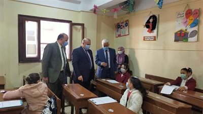 مدير تعليم الدقهلية..  يتفقد لجان الصف الثاني الثانوي والصف الرابع الابتدائي  