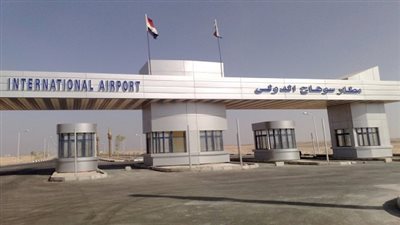 محافظ سوهاج.. بروتوكول تعاون بين وزارتي الطيران المدني والصحة