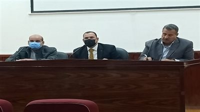 الحفناوي يناقش مع قيادات صحة السويس عدد من الملفات الهامة 