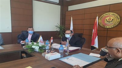 جامعة السويس ومديرية الصحة يبحثان الخدمات الصحية وتعاقدات الأطباء بالمستشفيات