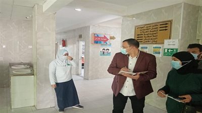 وكيل صحة السويس يواصل تفقده لمستشفيات المحافظة لمتابعة وجود الفرق الطبية 