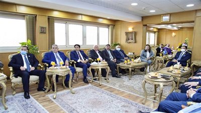 محافظ دمياط تلتقى بلجنة النقل والمواصلات وأعضاء مجلس النواب