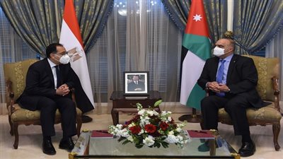 رئيس الوزراء يشيد لنظيره الأردنى بحسن معاملة المصريين فى المملكة