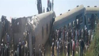 50 مصابا في حادث تصادم قطارى سوهاج.. وقرار حكومي بشأنهم